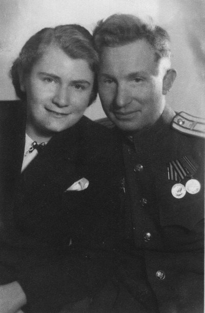 Вместе с женой во время службы в Дрездене, 1946